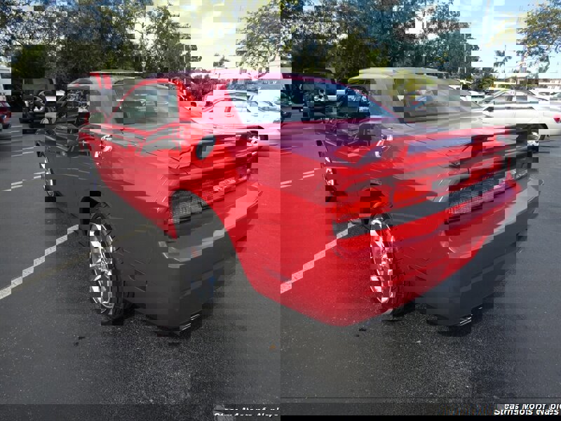 Used 2011 Dodge Challenger SE image 9