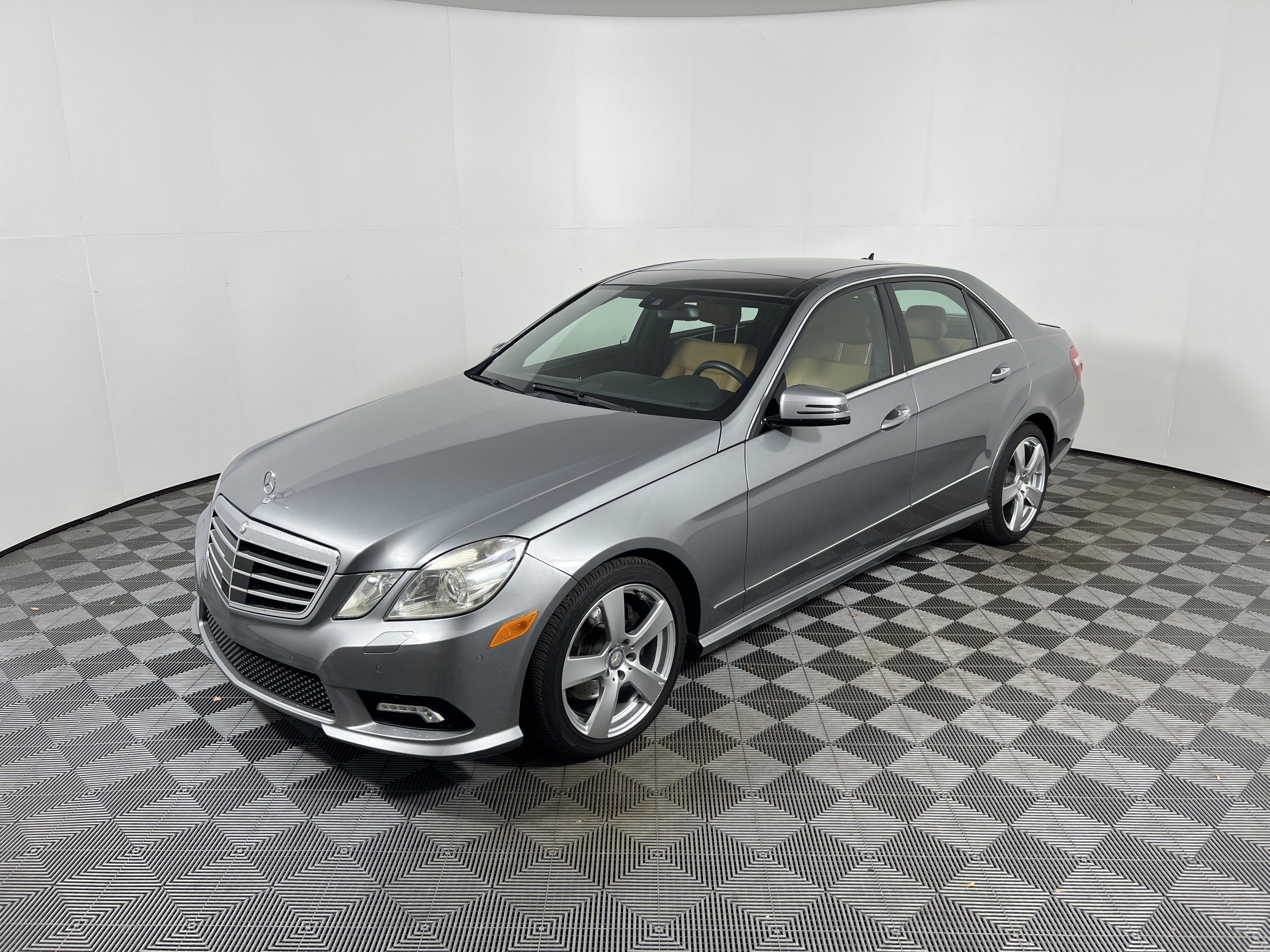 Used 2010 Mercedes-Benz E 350 Sedan image 9