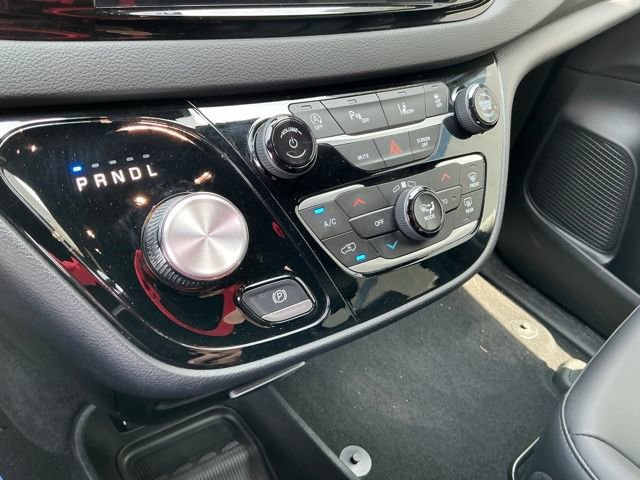 Used 2025 Chrysler Pacifica Select FWD image 19