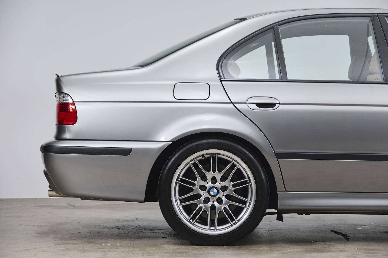 Used 2003 BMW M5 RWD image 25