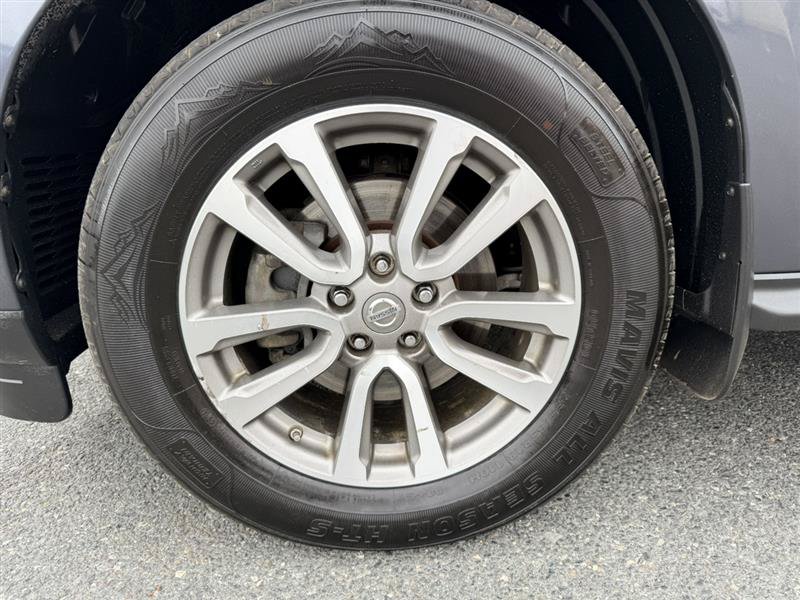 Used 2013 Nissan Pathfinder SL w/ Cargo Pkg FWD image 9