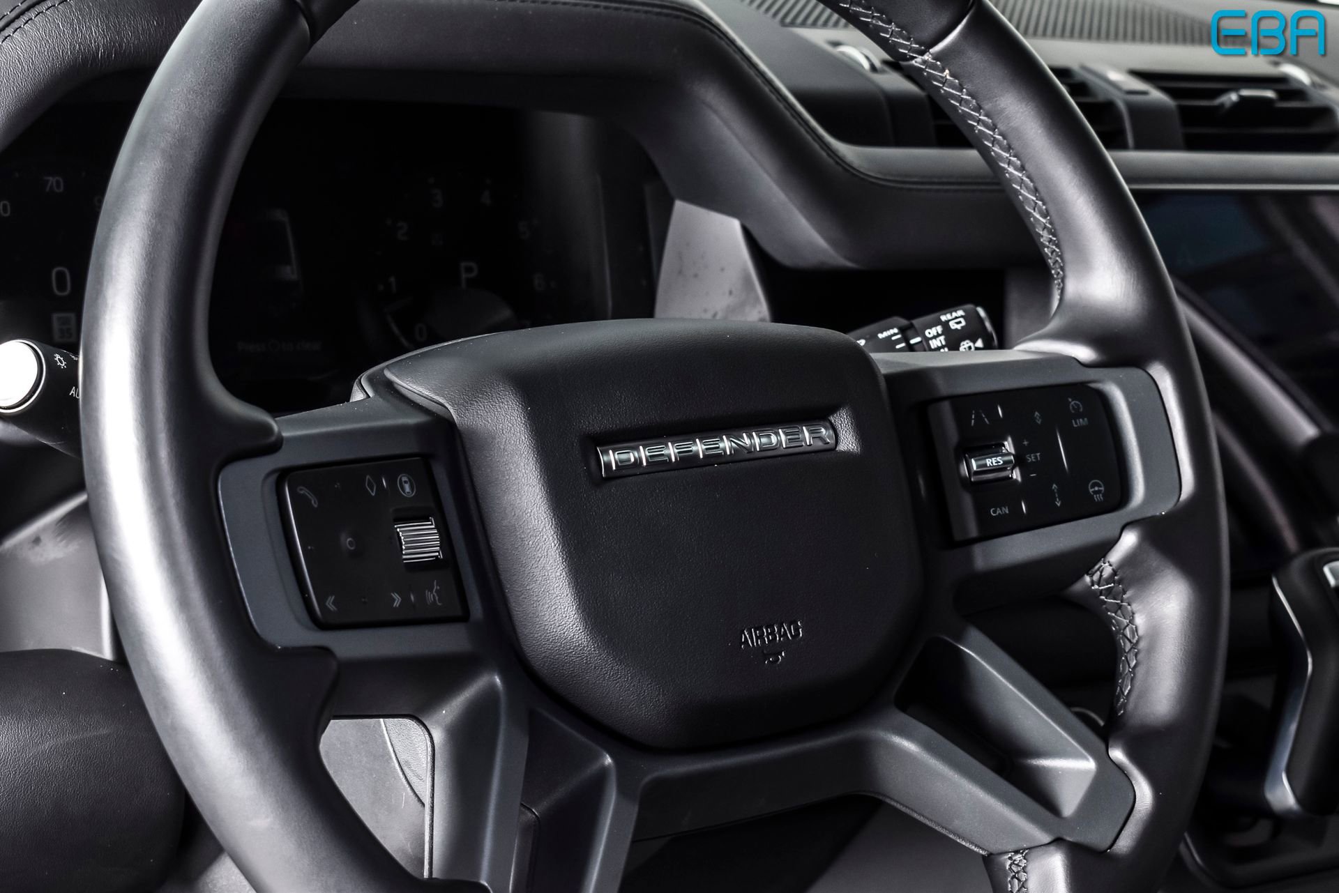 Used 2025 Land Rover Defender 130 X-Dynamic SE image 18