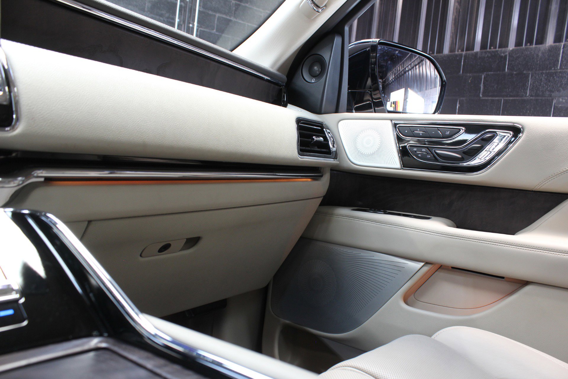 Used 2021 Lincoln Navigator Reserve w/ Luxury Package image 60