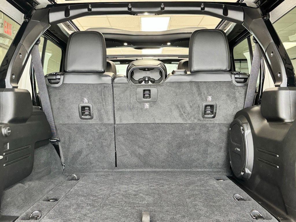 Used 2024 Jeep Wrangler Unlimited Rubicon AWD/4WD image 9