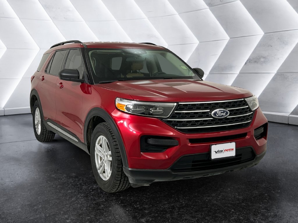 Used 2024 Ford Explorer XLT RWD image 1