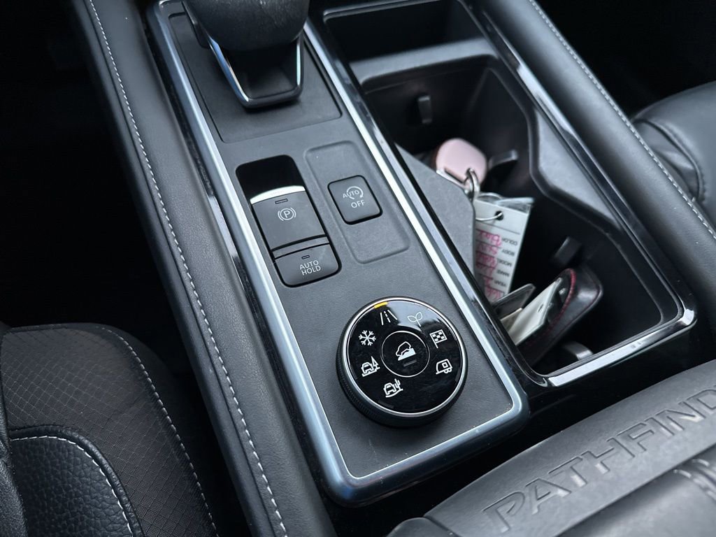 Used 2023 Nissan Pathfinder SL image 31