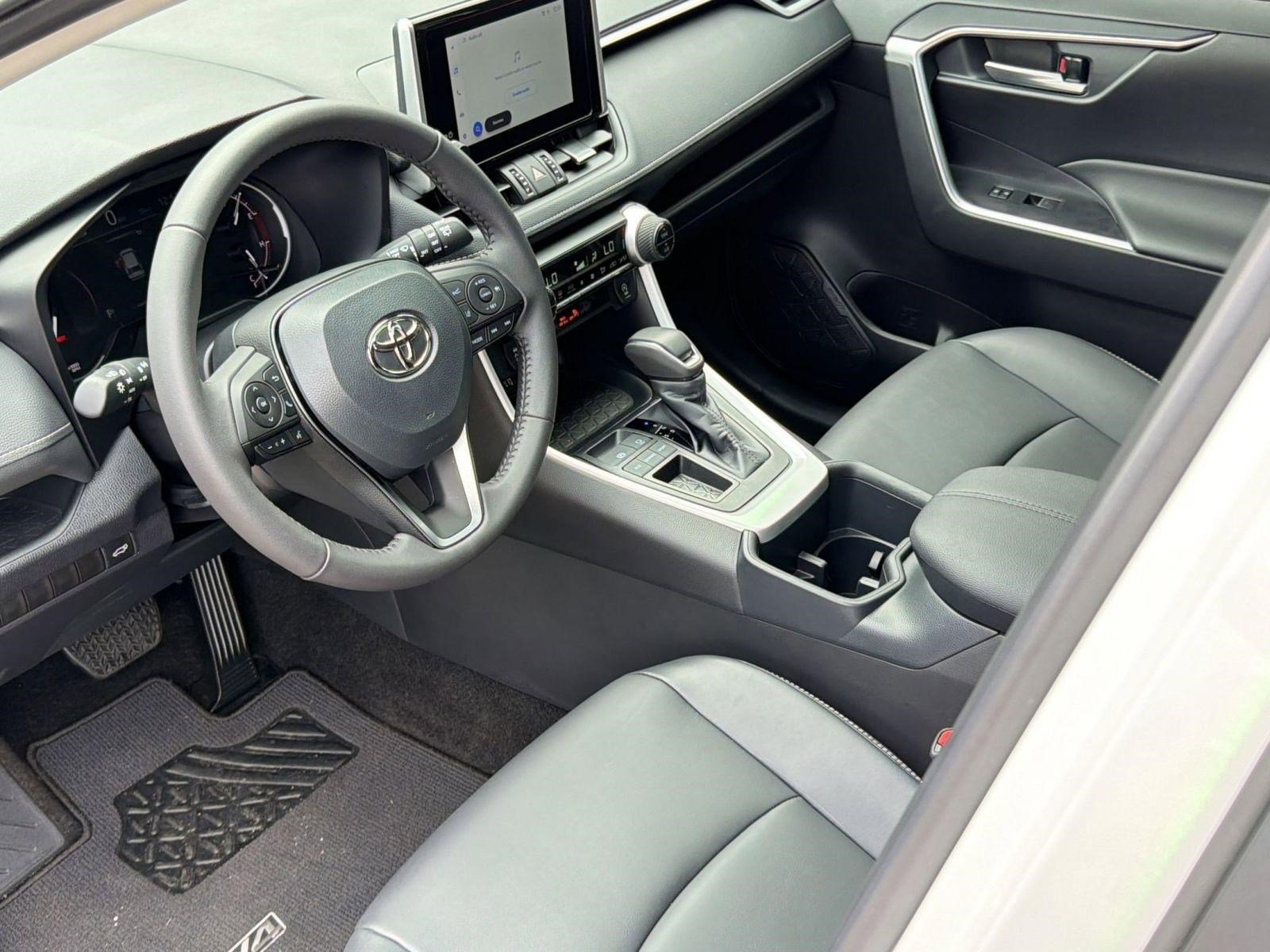 Used 2025 Toyota RAV4 XLE Premium image 4