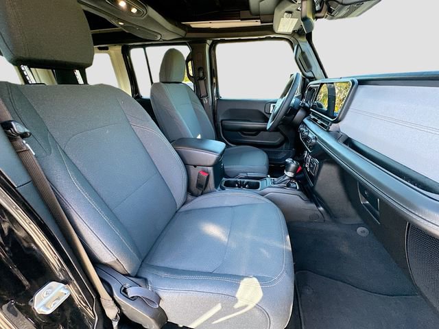 Used 2024 Jeep Wrangler Sahara w/ Technology Group image 27