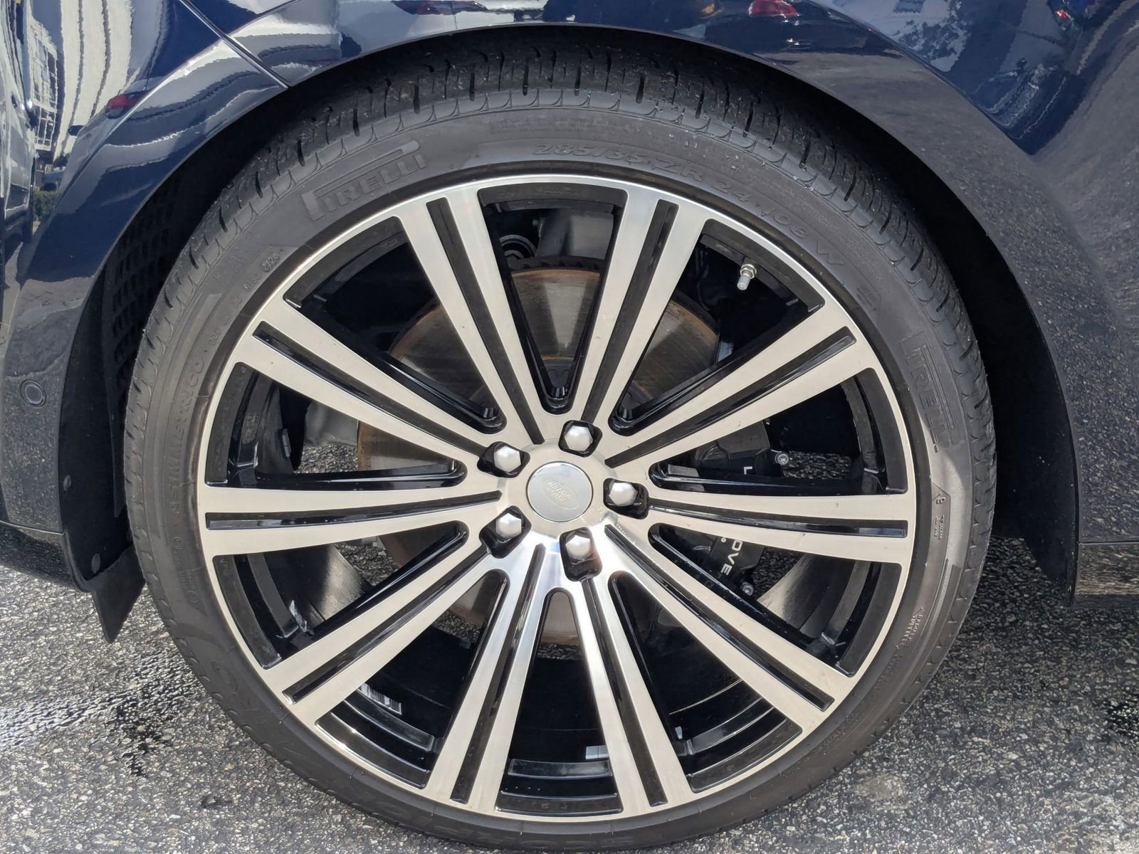 Used 2023 Land Rover Range Rover Long Wheelbase SE image 27