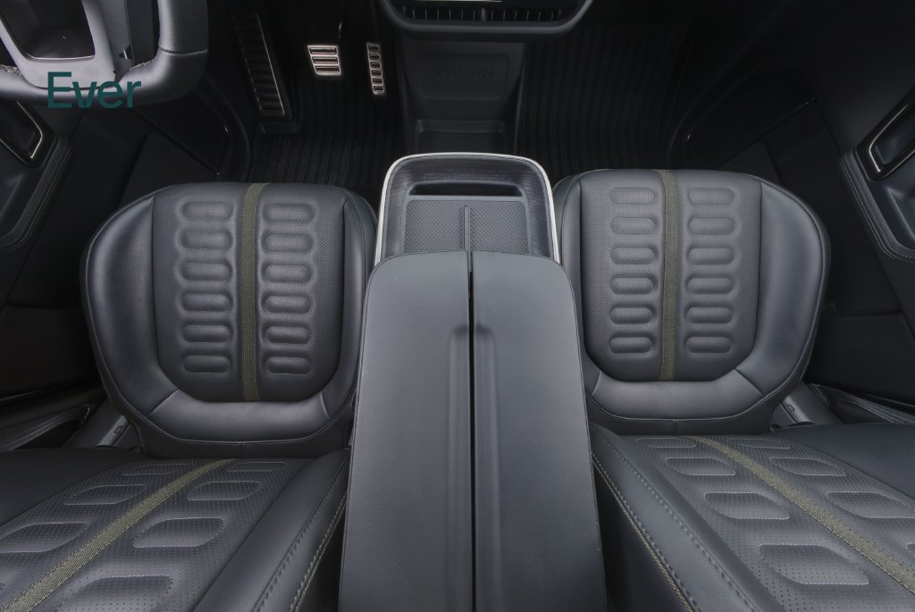 Used 2024 Rivian R1T Adventure Dual AWD/4WD image 28