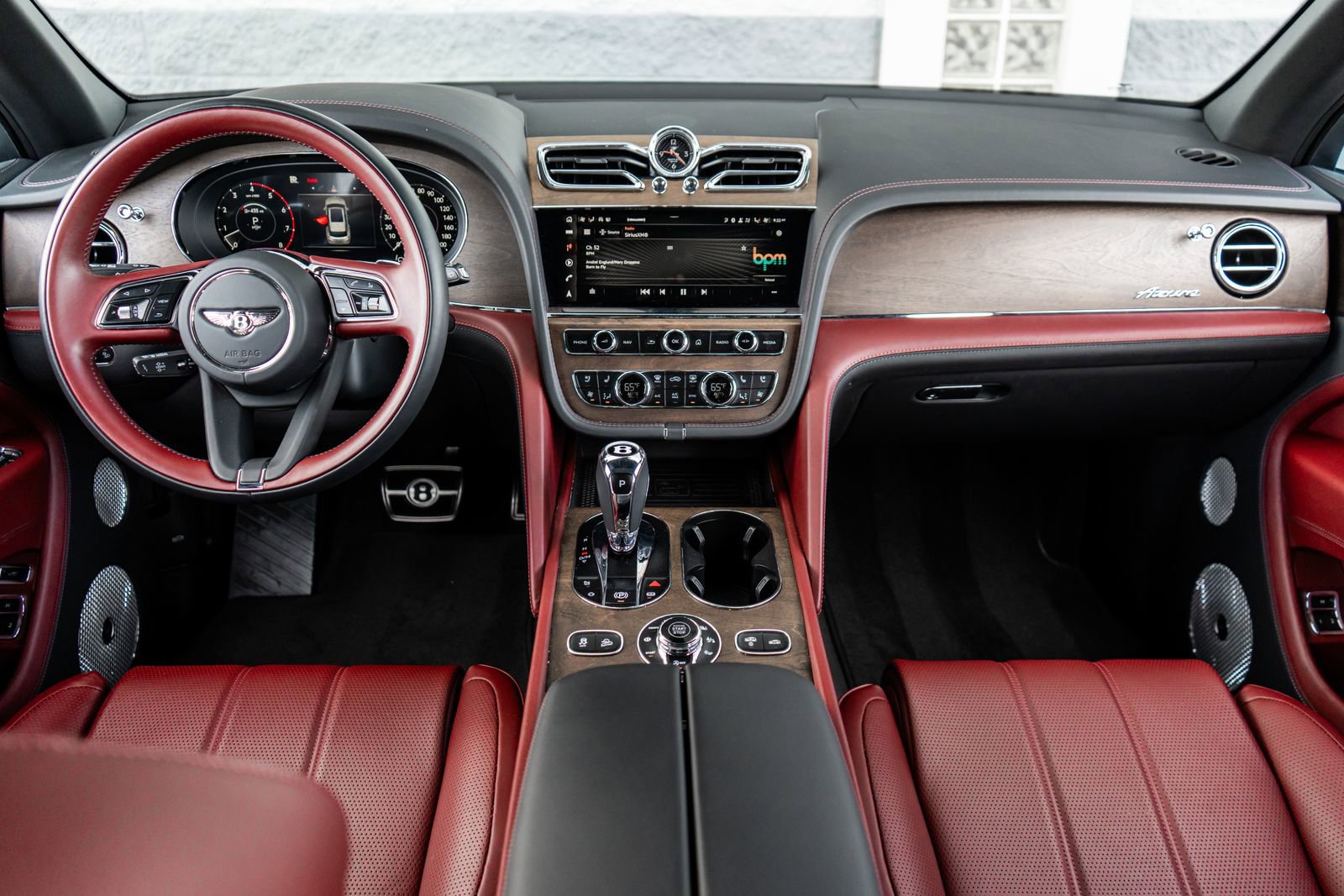 Used 2024 Bentley Bentayga Extended Wheelbase image 4