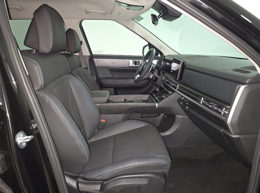 Used 2025 Hyundai Santa Fe SEL FWD image 10