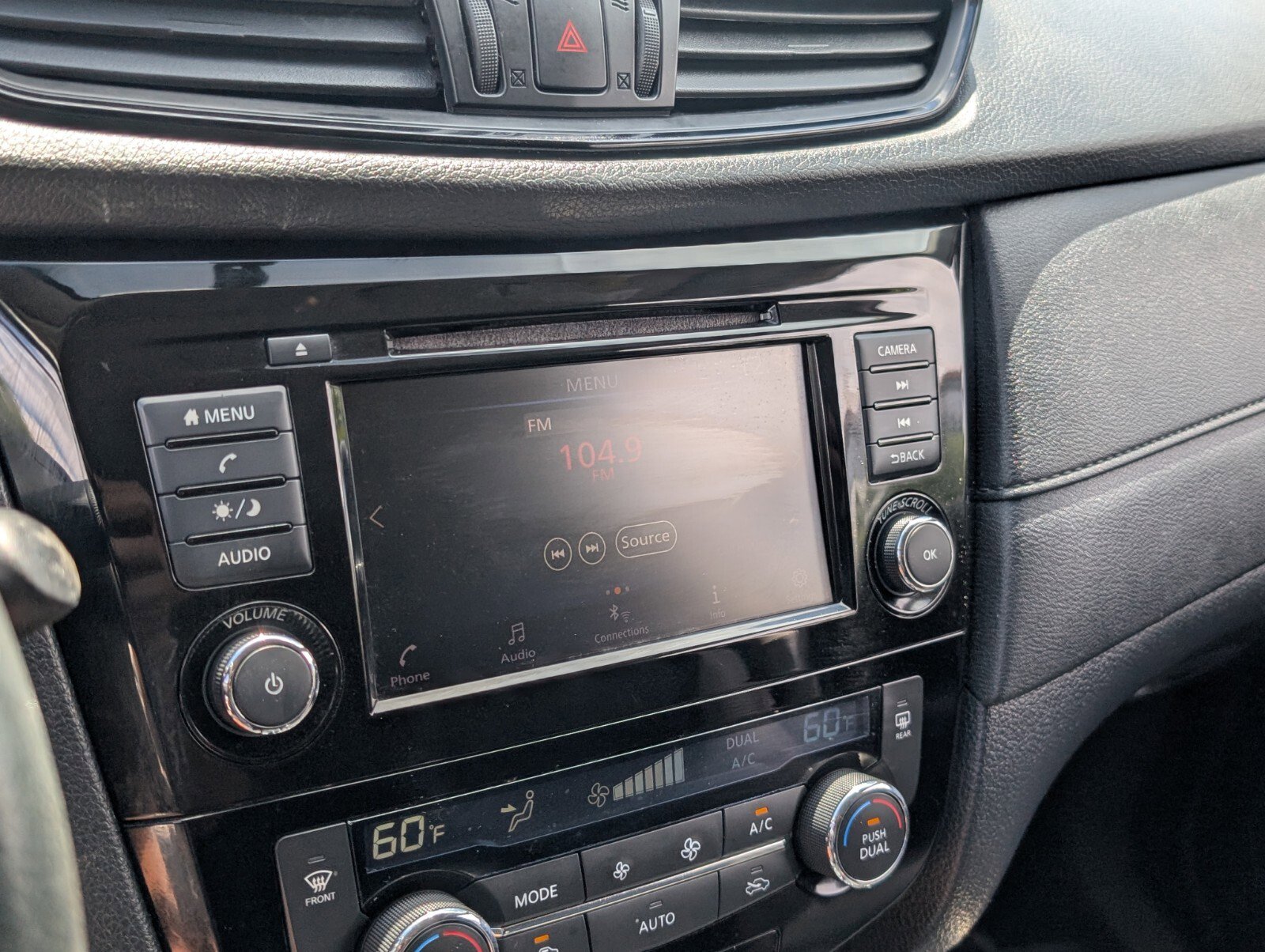 Used 2018 Nissan Rogue SV image 25