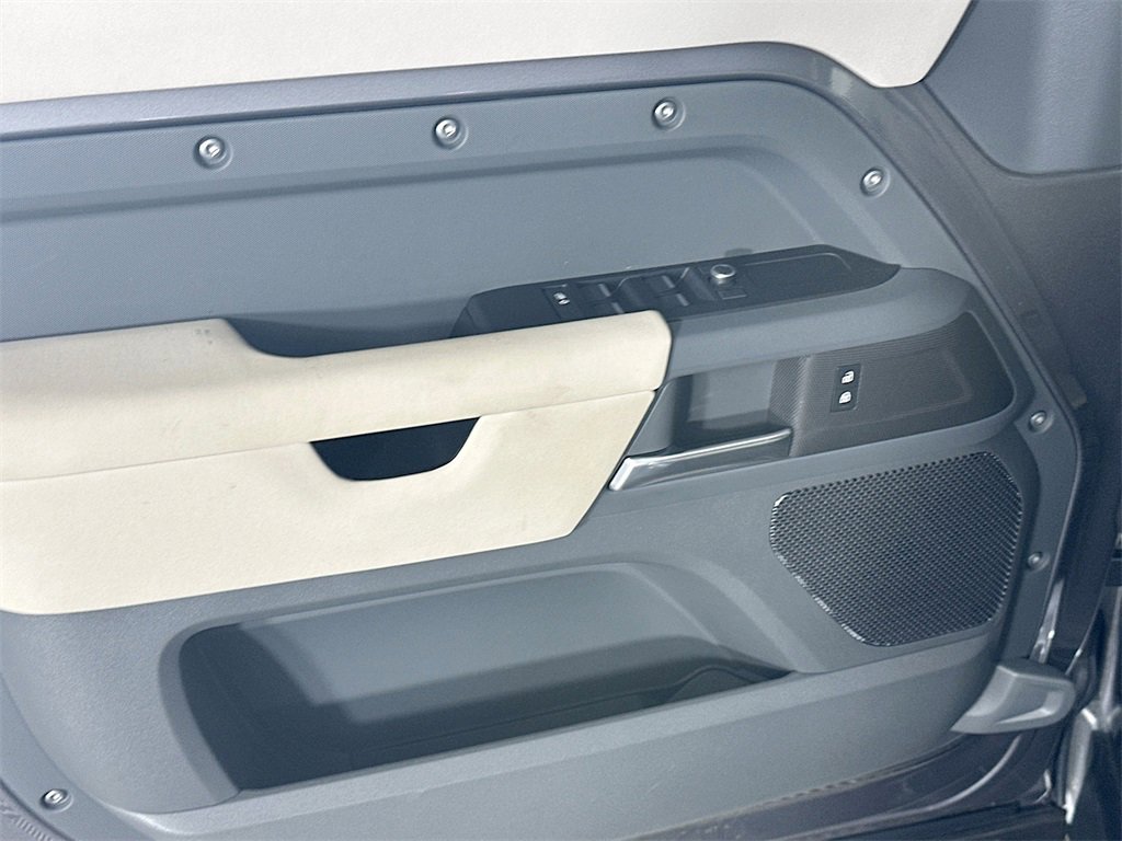 Used 2020 Land Rover Defender 110 S image 25