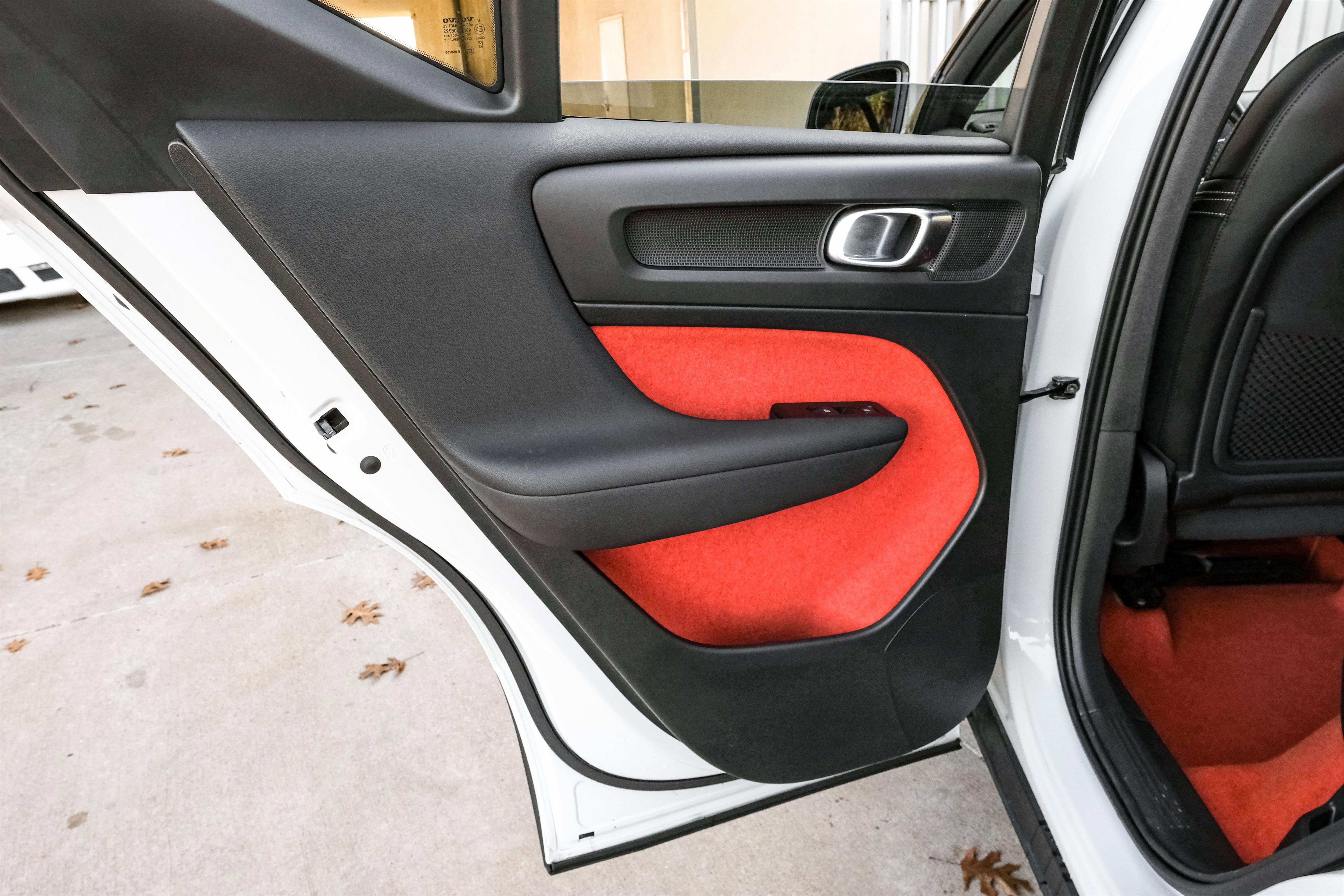 Used 2021 Volvo XC40 T4 R-Design image 50