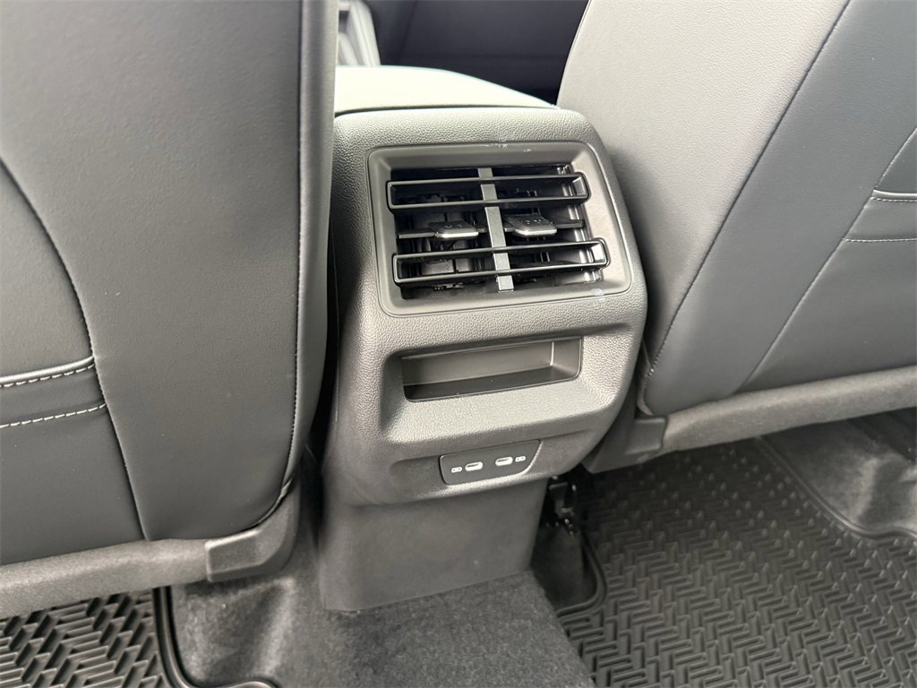 New 2026 Volkswagen Tiguan SE image 23