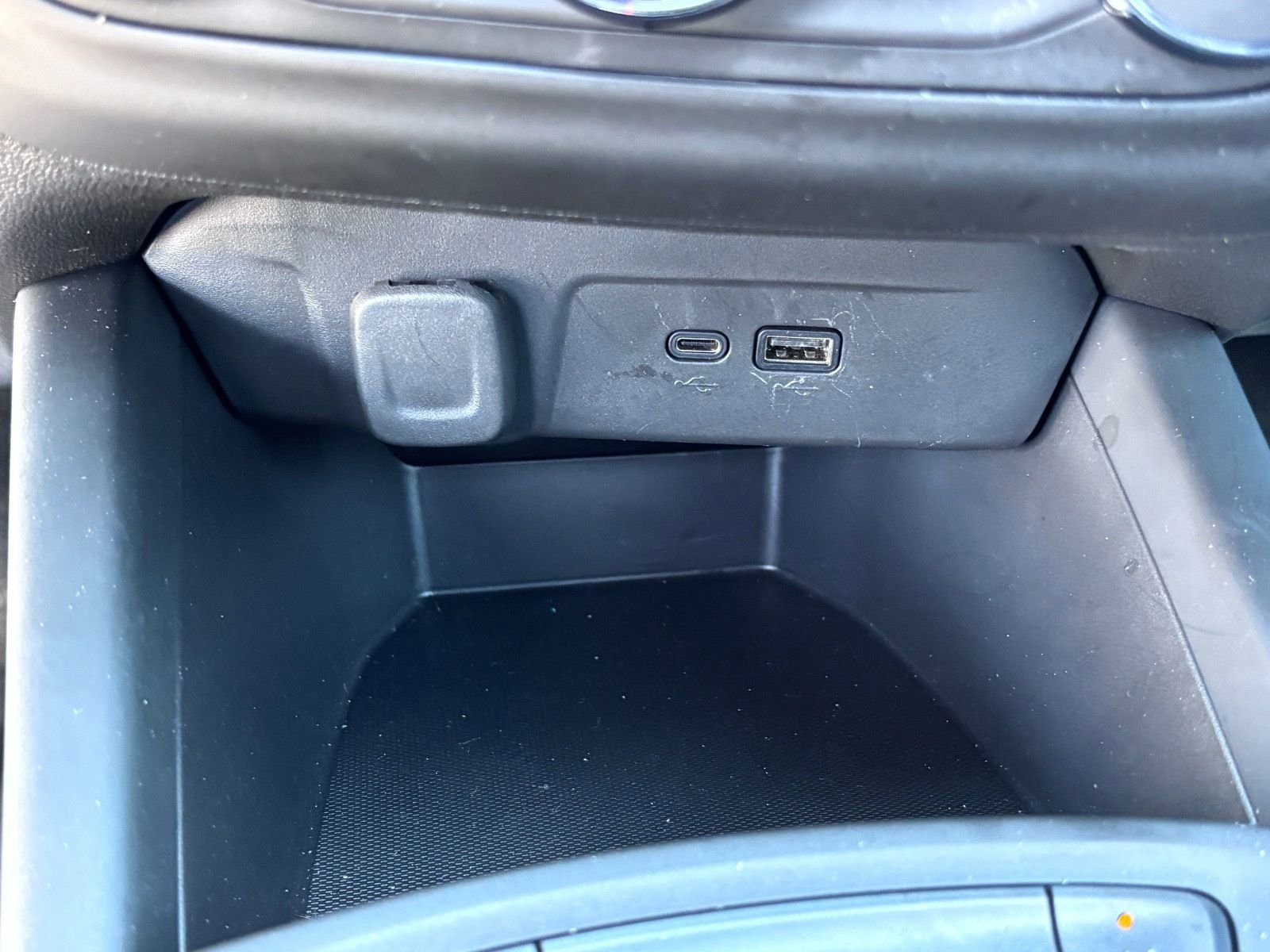 Used 2024 Chevrolet Trax RS FWD image 29