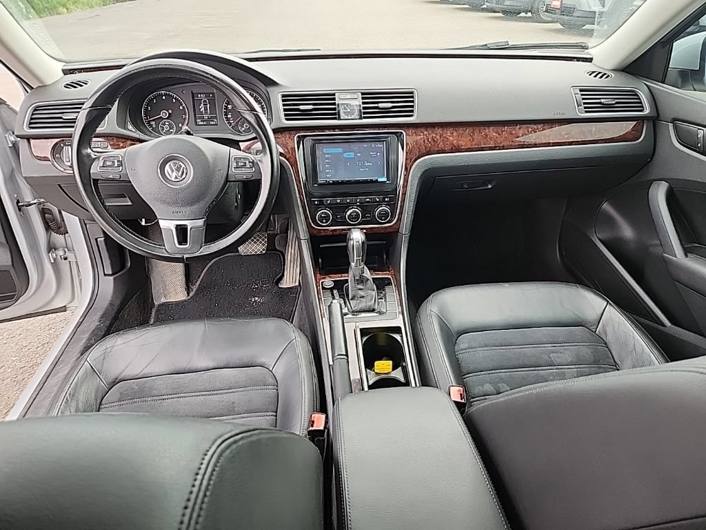 Used 2012 Volkswagen Passat 2.5 SEL Premium FWD image 34