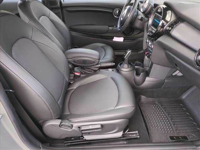 Used 2020 MINI Cooper 2-Door Hardtop FWD image 19