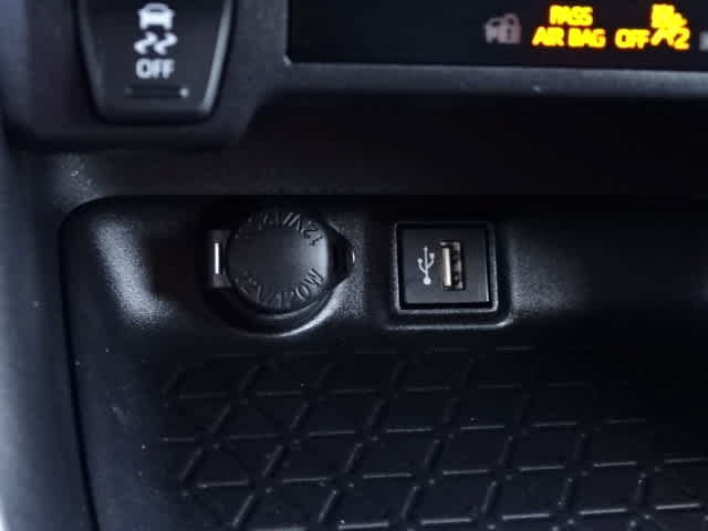 Certified 2025 Toyota RAV4 LE FWD image 31
