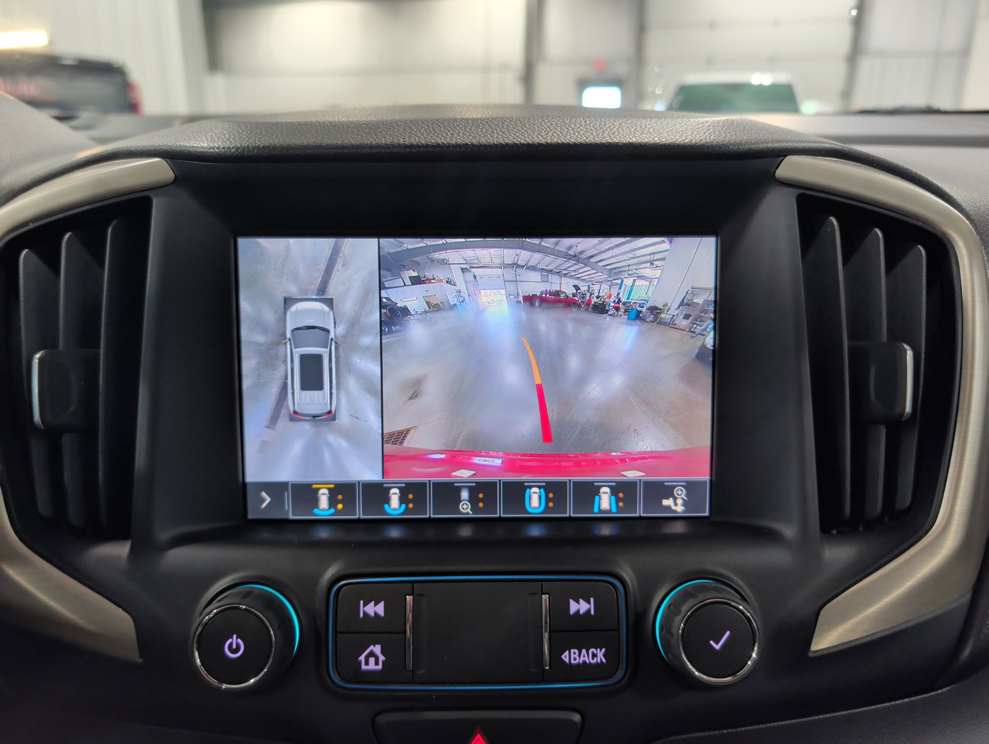 Used 2019 GMC Terrain Denali w/ Advanced Safety Package FWD image 14