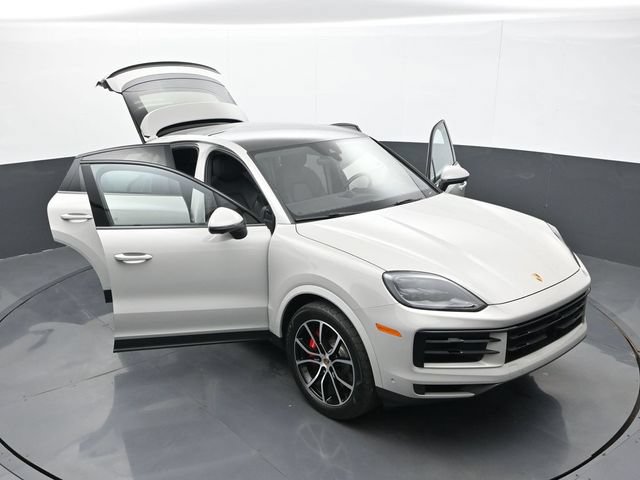 Certified 2025 Porsche Cayenne S AWD/4WD image 33