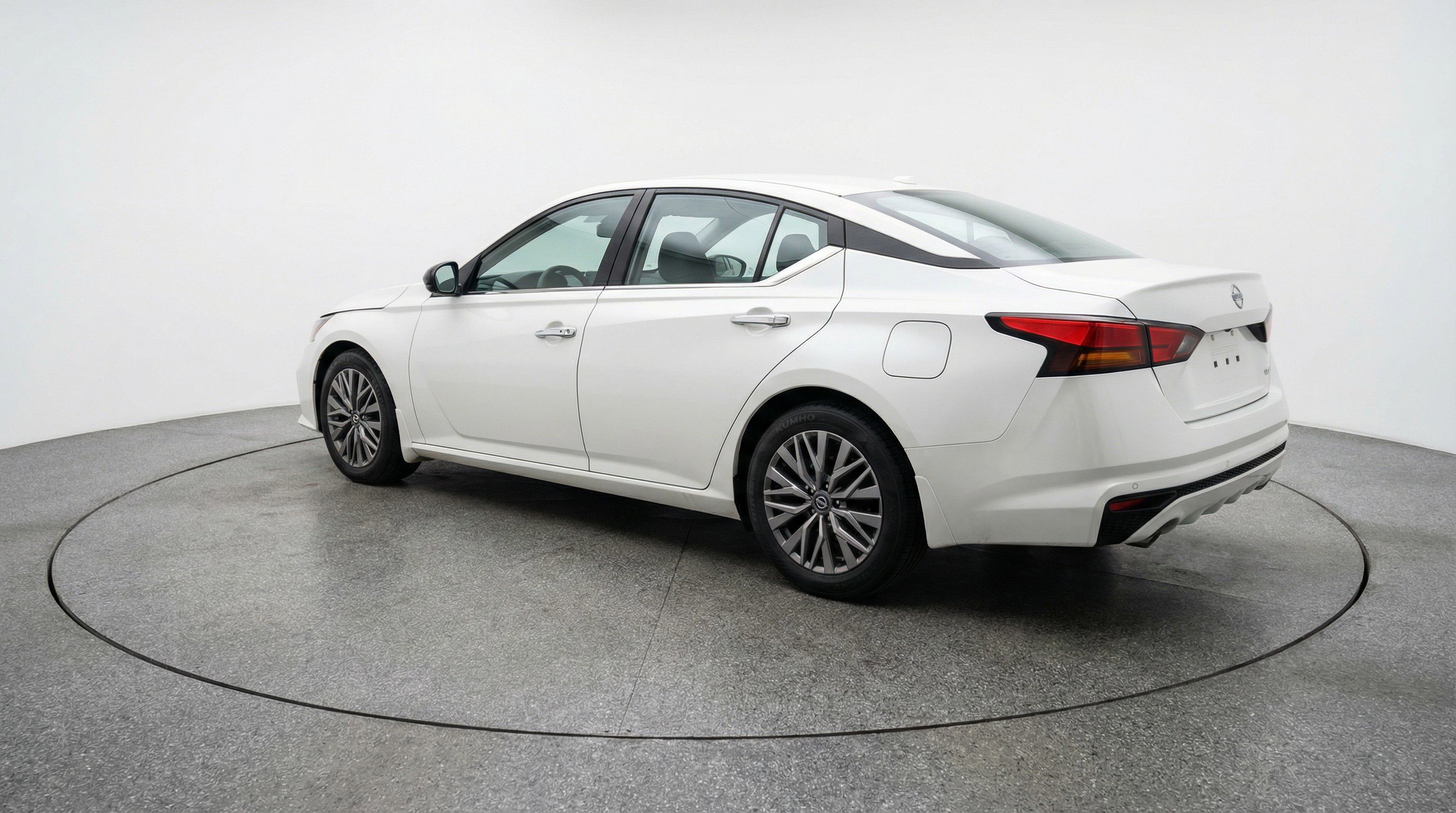 Used 2025 Nissan Altima 2.5 SV image 6