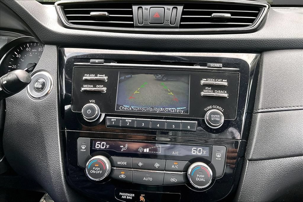 Used 2017 Nissan Rogue SV AWD/4WD image 14