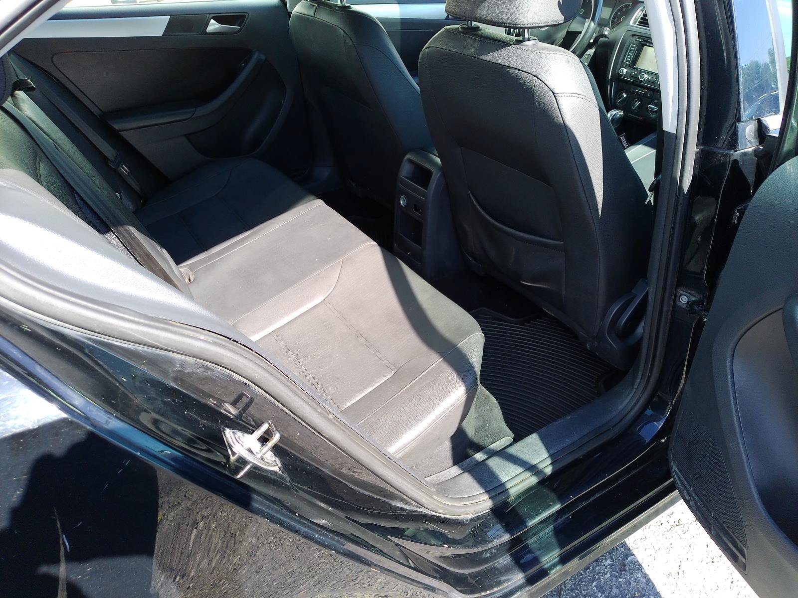 Used 2012 Volkswagen Jetta SEL FWD image 37