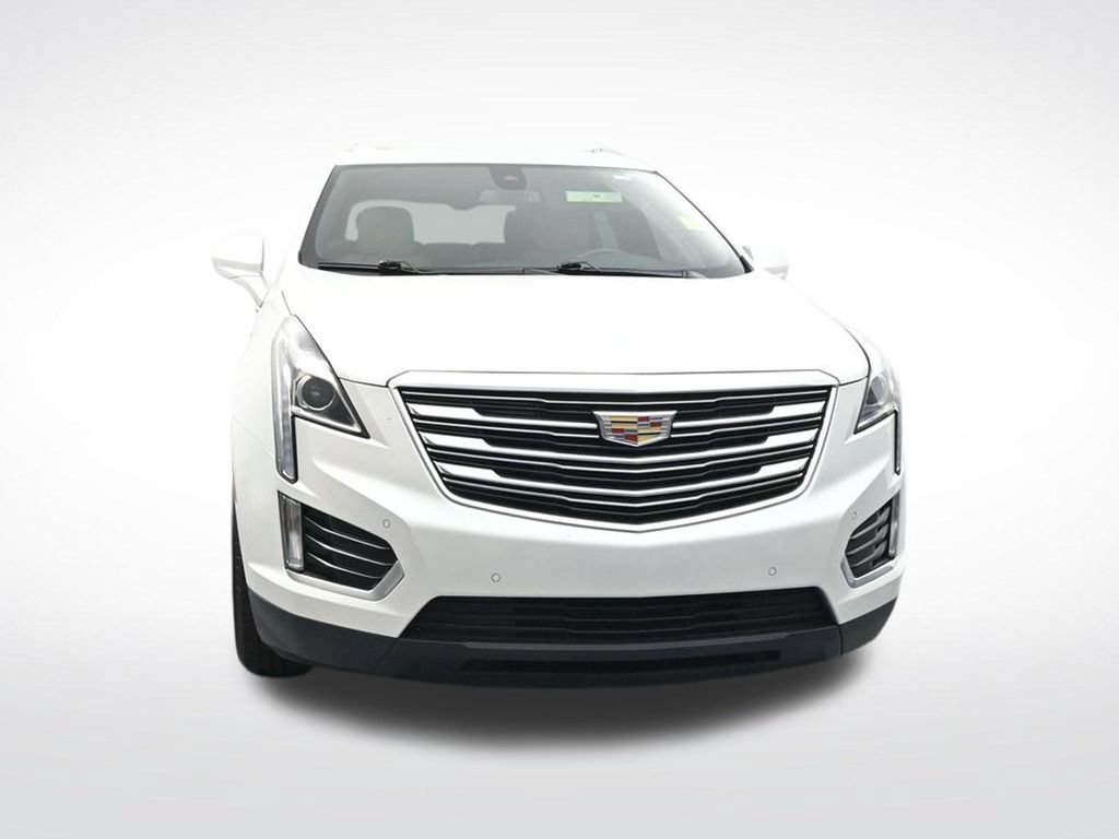 Used 2017 Cadillac XT5 Luxury w/ Driver Awareness Package FWD image 2