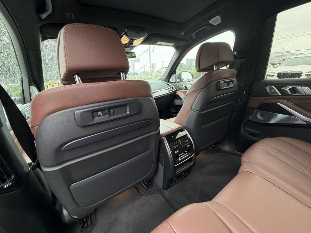 Used 2021 BMW X7 M50i w/ Dynamic Handling Package AWD/4WD image 20