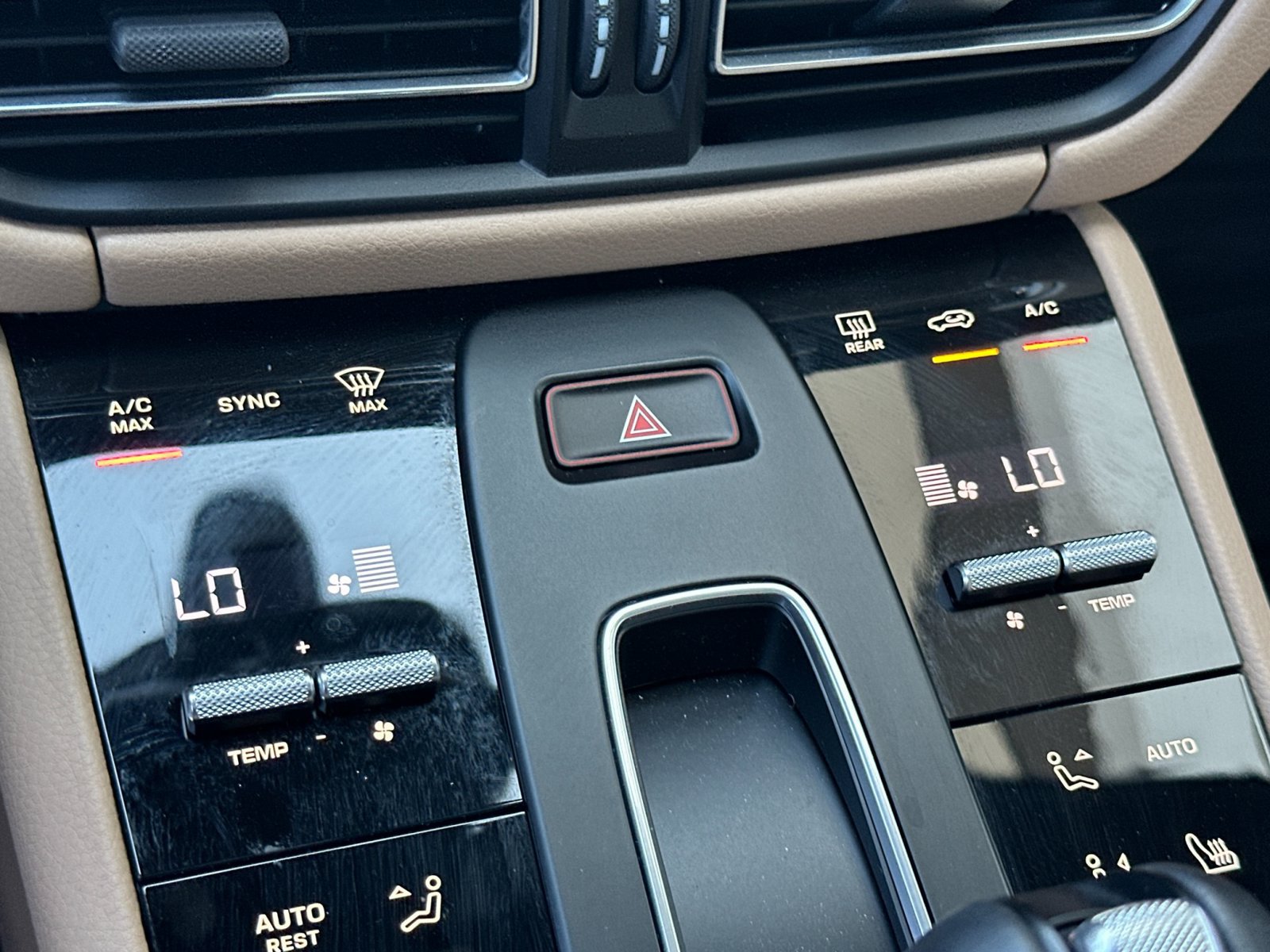 Certified 2026 Porsche Macan AWD/4WD image 18