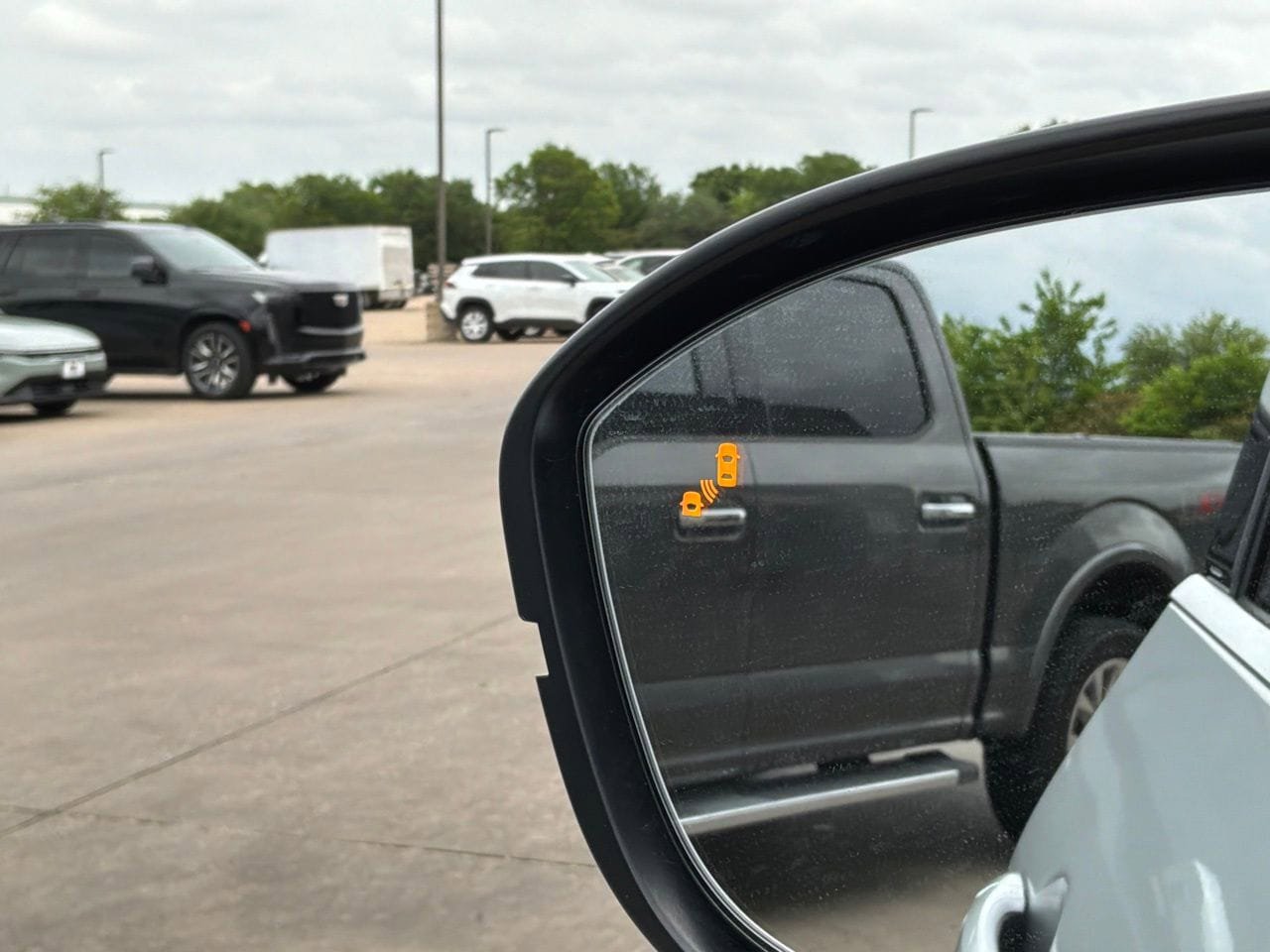 Used 2025 Nissan Pathfinder SV image 21