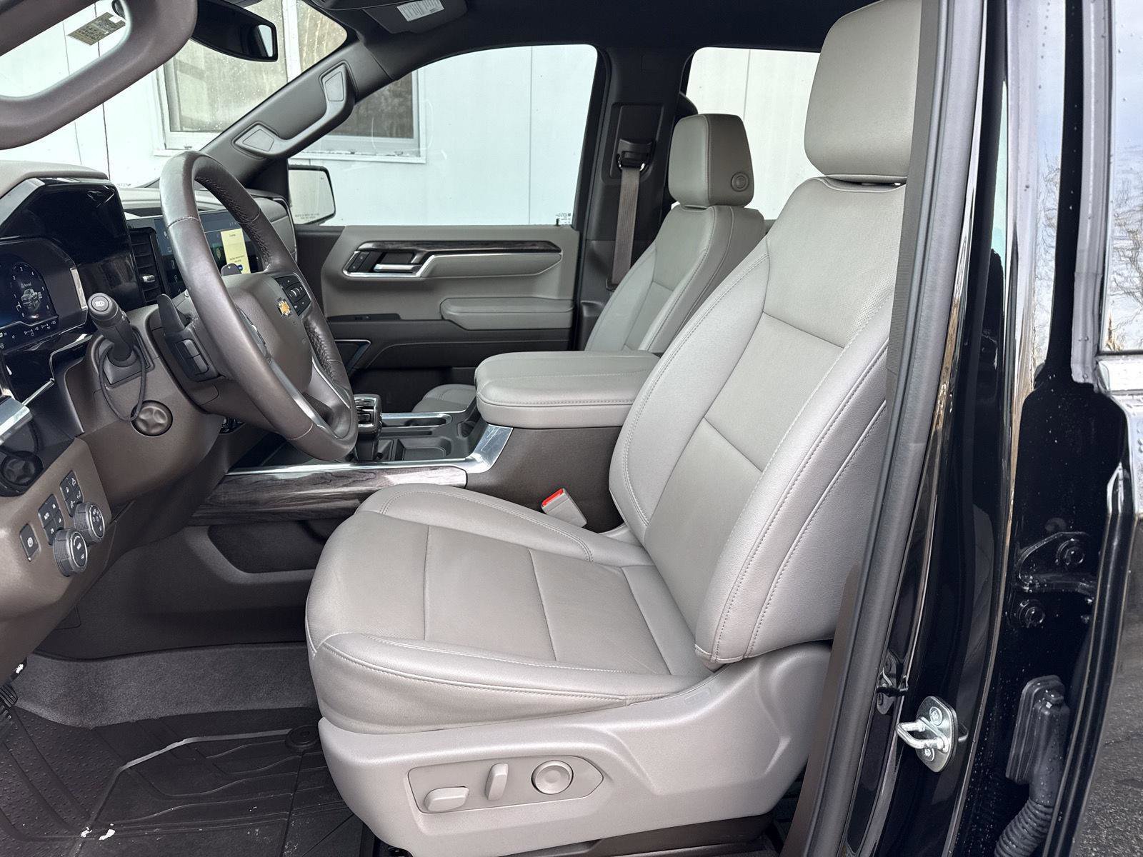 Used 2023 Chevrolet Silverado 1500 LTZ w/ Z71 Off-Road Package image 10