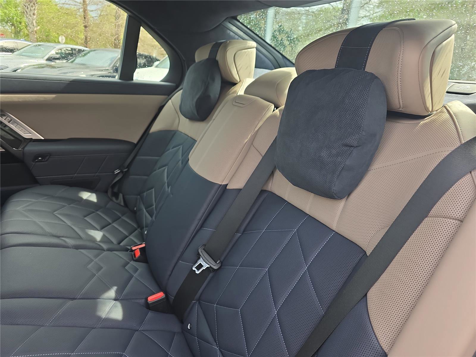 Certified 2025 BMW i7 xDrive60 w/ Executive Package image 13