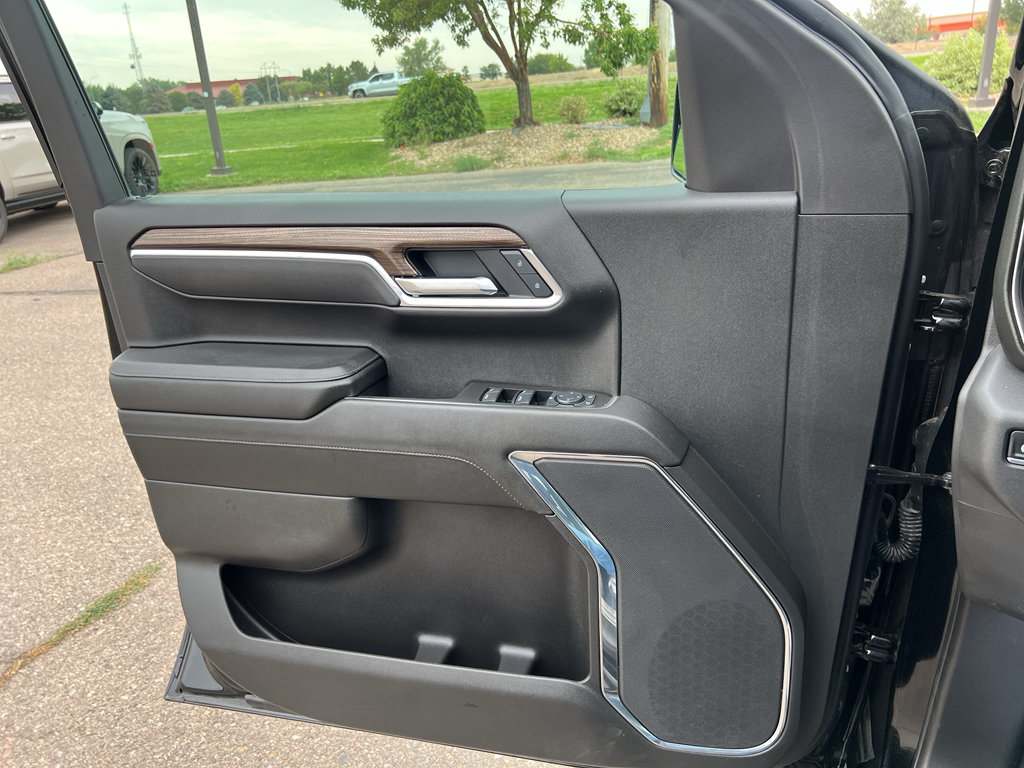Used 2025 Chevrolet Silverado 1500 LT AWD/4WD image 19
