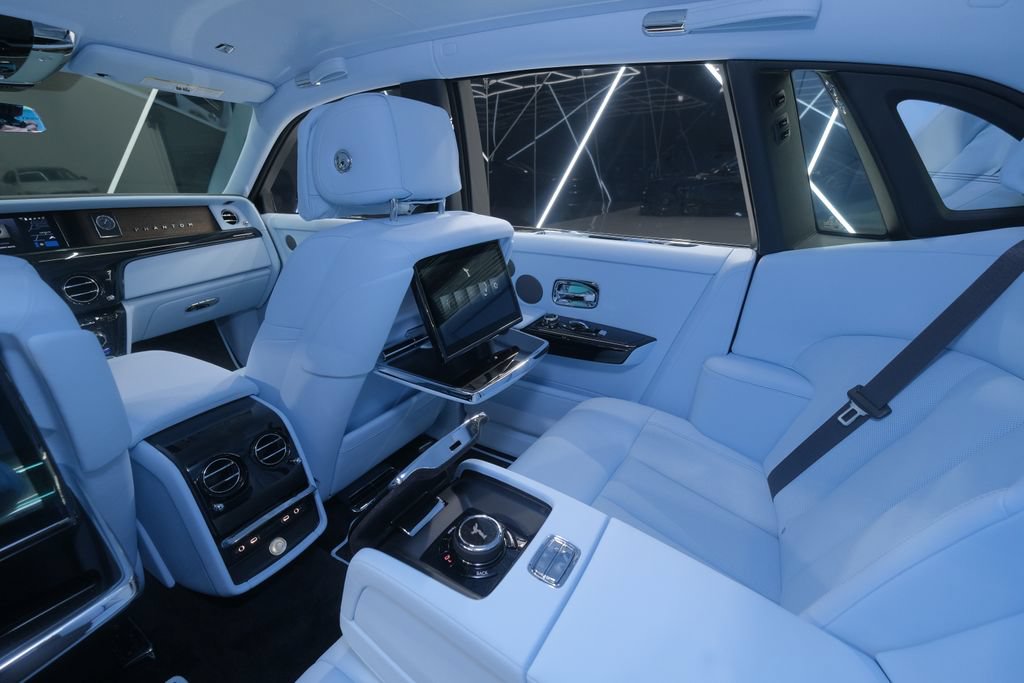 Used 2026 Rolls-Royce Phantom Sedan RWD image 72
