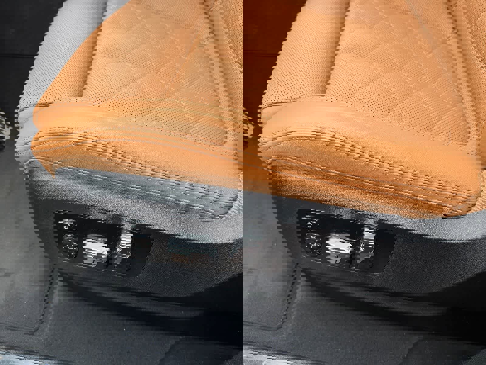 Used 2024 BMW X6 xDrive40i image 18