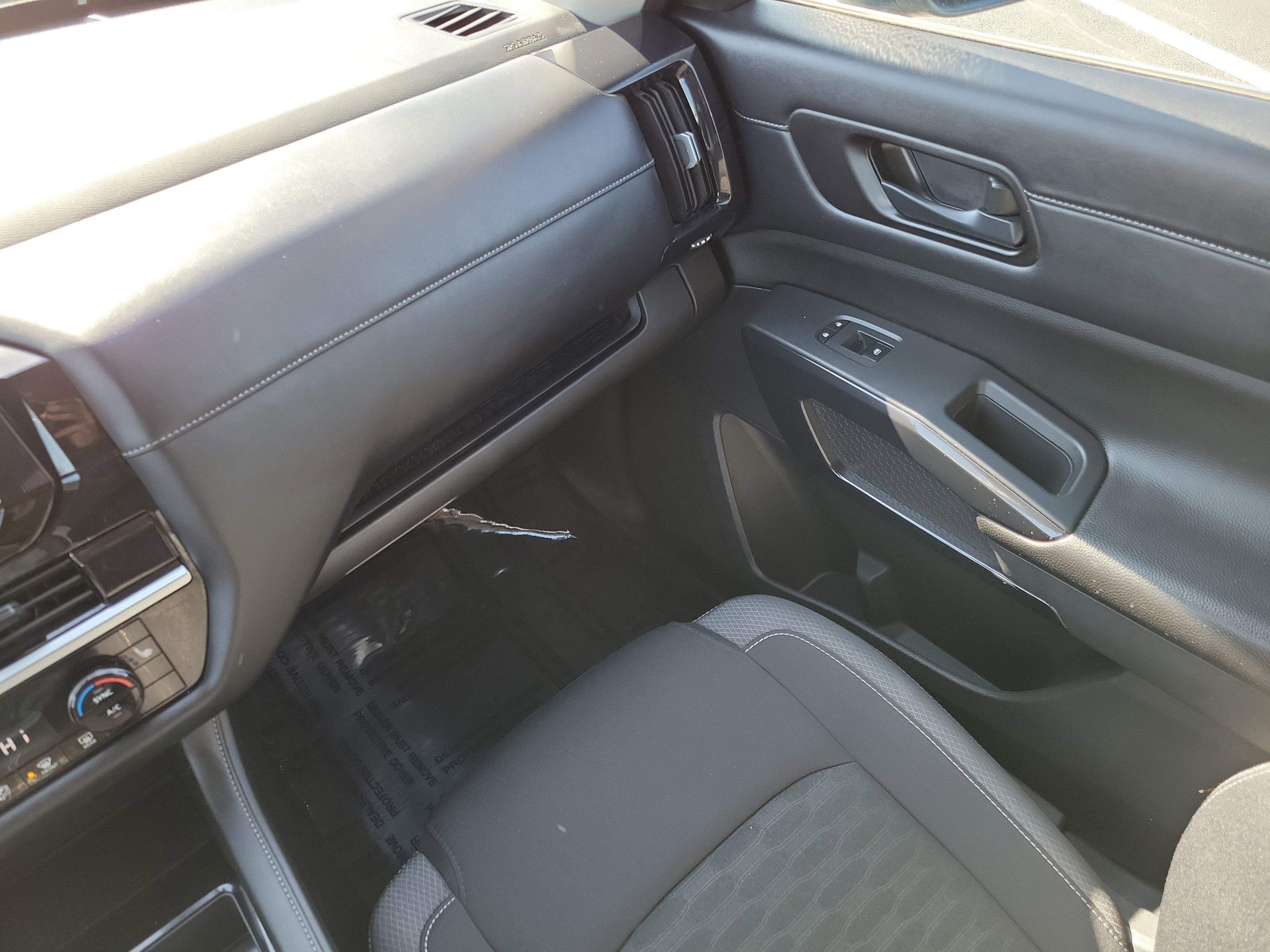 Used 2024 Nissan Pathfinder SV image 19