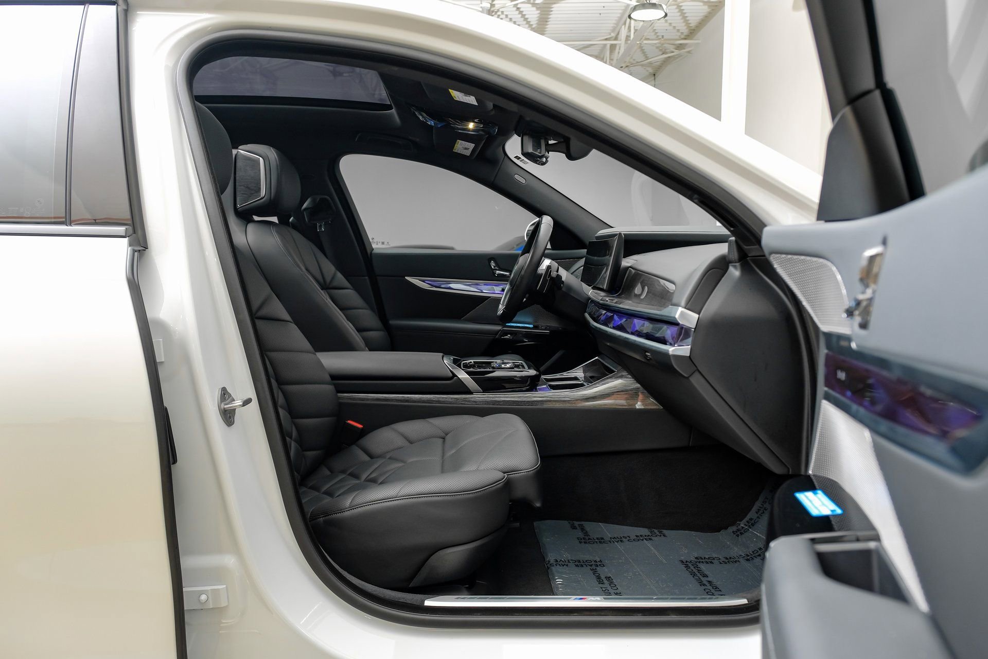 Used 2024 BMW 740i w/ Premium Package 2 image 43