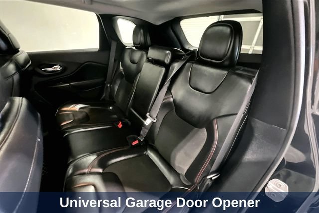 Used 2020 Jeep Cherokee Trailhawk w/ Comfort & Convenience Group AWD/4WD image 30