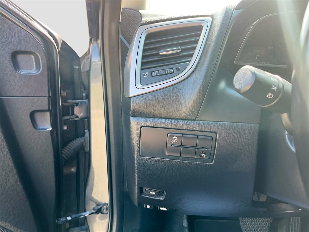 Used 2017 MAZDA MAZDA3 Touring w/ Popular Equipment Package image 10