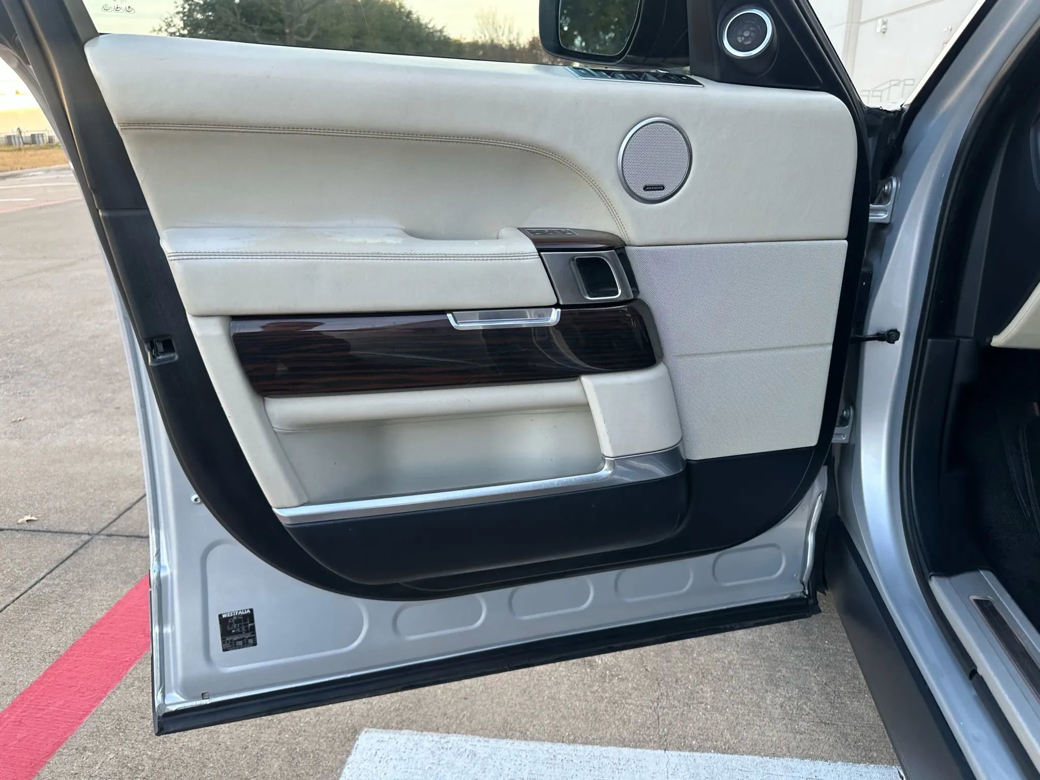 Used 2014 Land Rover Range Rover Long Wheelbase Autobiography image 17