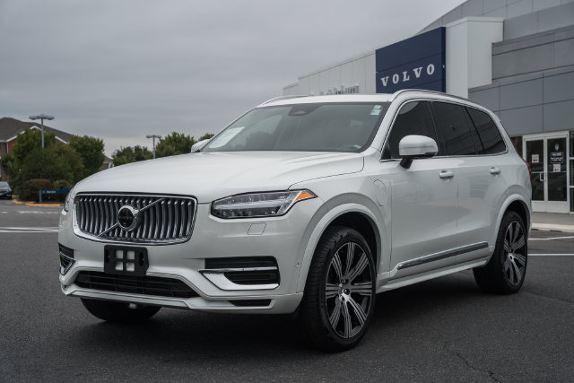 Certified 2024 Volvo XC90 T8 Ultimate w/ Lounge Package AWD/4WD image 3