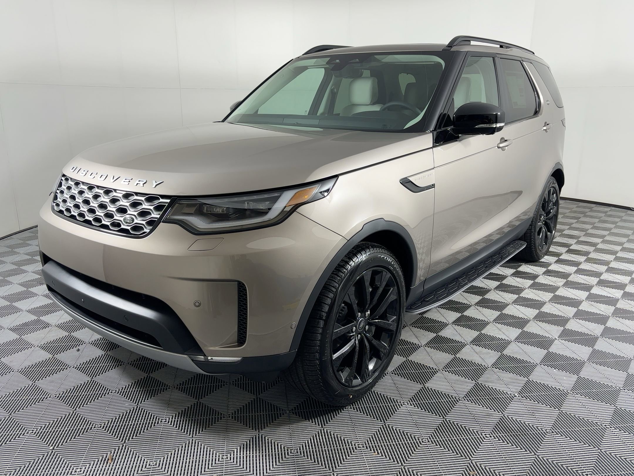 New 2026 Land Rover Discovery S AWD/4WD image 1