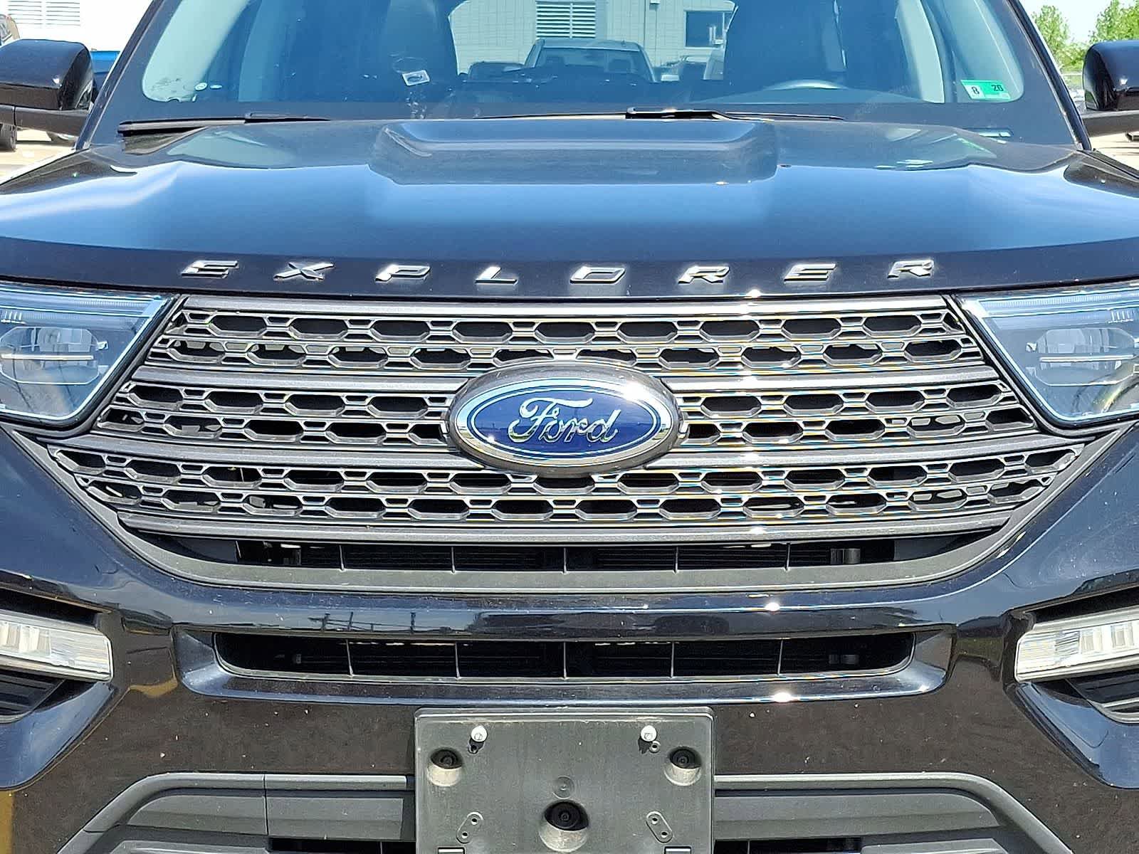 Used 2022 Ford Explorer XLT w/ Equipment Group 202A AWD/4WD image 36