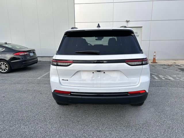 New 2025 Jeep Grand Cherokee Laredo image 4