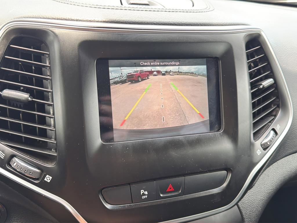 Used 2020 Jeep Cherokee Latitude Plus w/ Comfort/Convenience Group FWD image 24