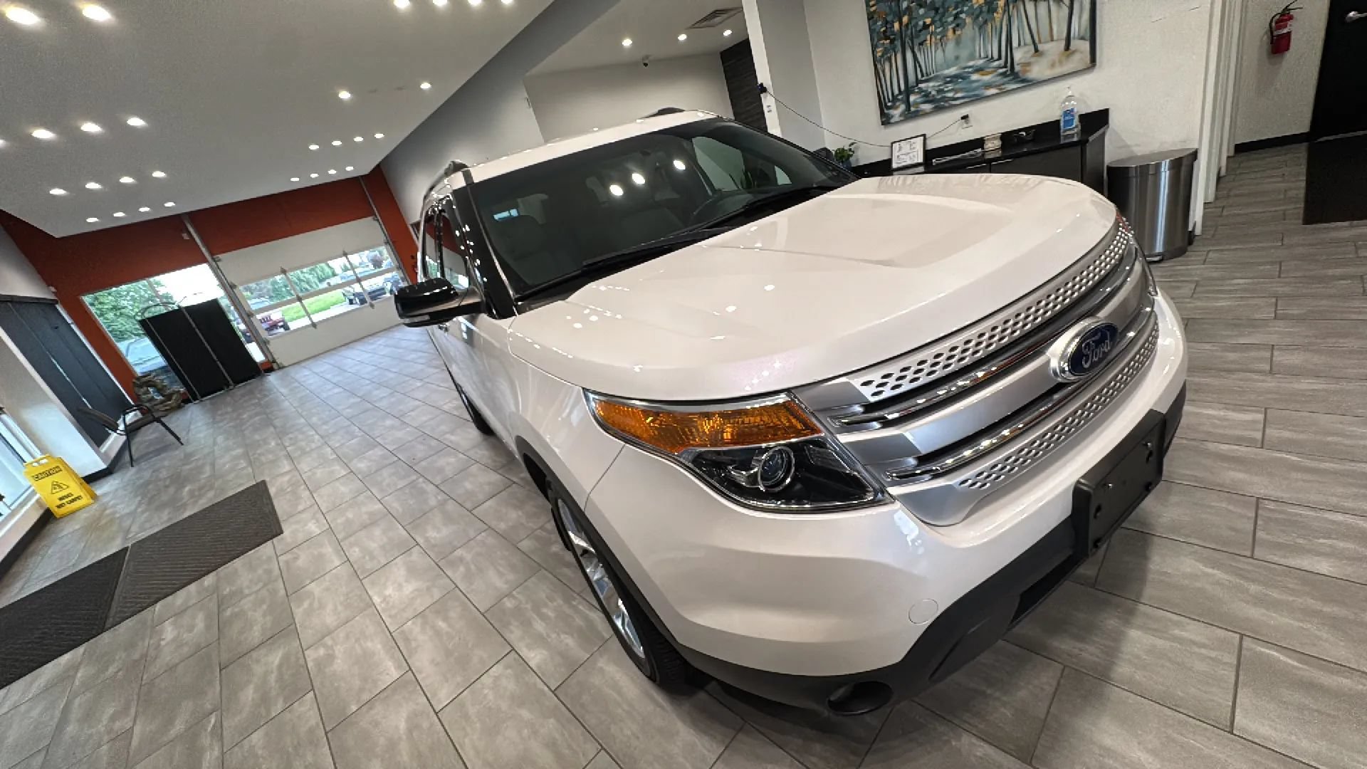 Used 2014 Ford Explorer XLT w/ Equipment Group 202A FWD image 2