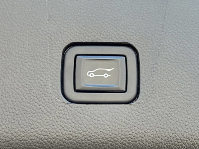 Used 2022 Chevrolet Traverse RS AWD/4WD image 19
